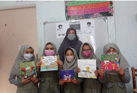 ماشین مهرورزی کتابدار، کتابها را به بچههای همسایه رساند