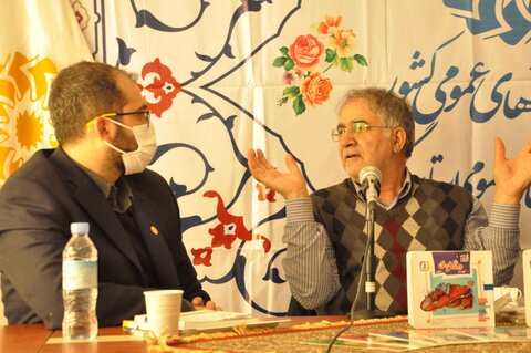 نشست اهمیت بازنویسی متون کهن برای کودکان و نوجوانان برگزار شد