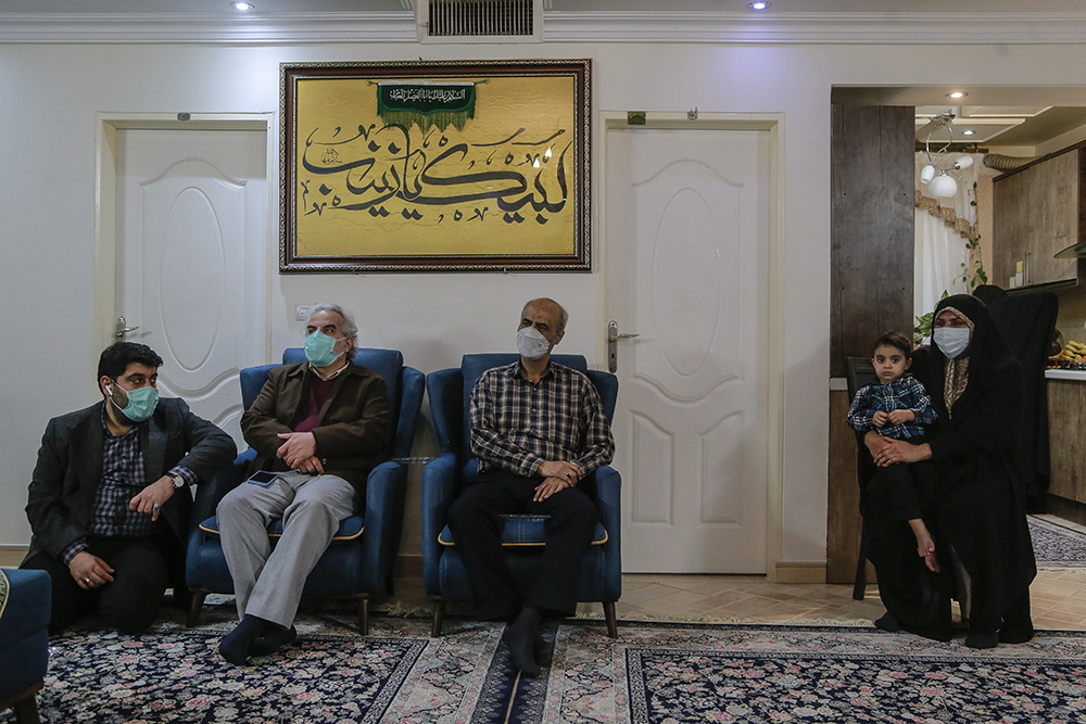 دیدار سرپرست نهاد کتابخانههای عمومی کشور با خانواده شهید محمدرضا دهقان امیری