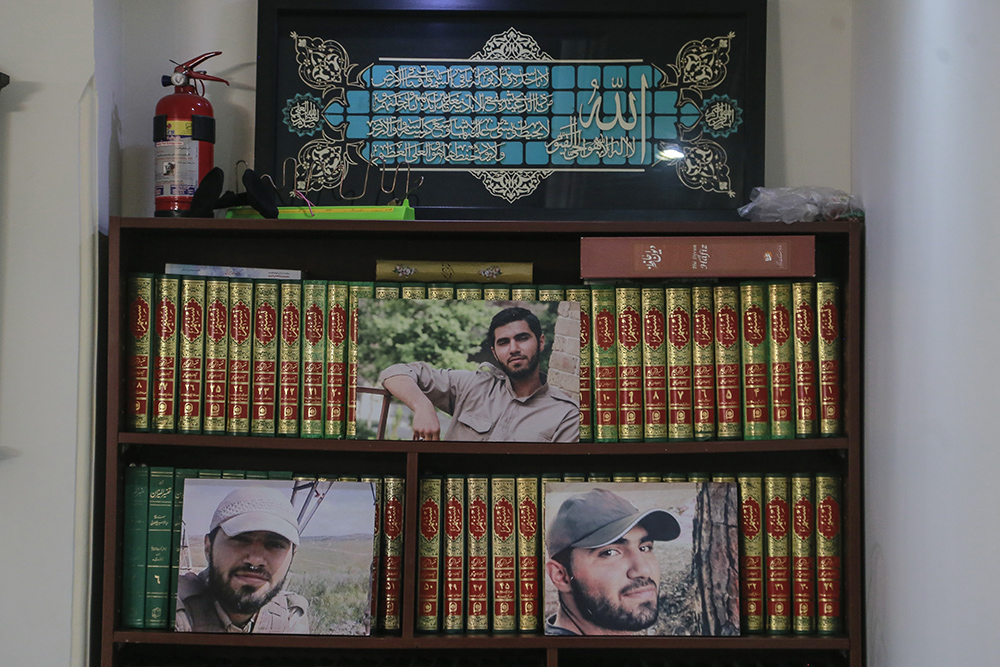 دیدار سرپرست نهاد کتابخانههای عمومی کشور با خانواده شهید محمدرضا دهقان امیری