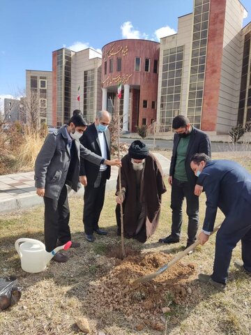 کتابهای کتابخانه مسجد جامع منابع مرجع برای تحقیق است