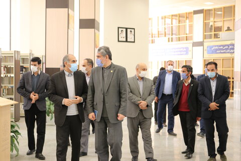 طرح اهدای کتاب توسط کارکنان بیمه سلامت اجرایی میشود