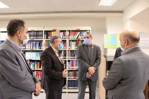 طرح اهدای کتاب توسط کارکنان بیمه سلامت اجرایی میشود