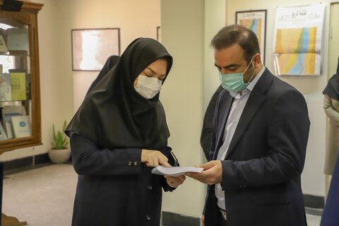 کتابخانه گردی مسئولان استانی در کتابخانه مرکزی همدان