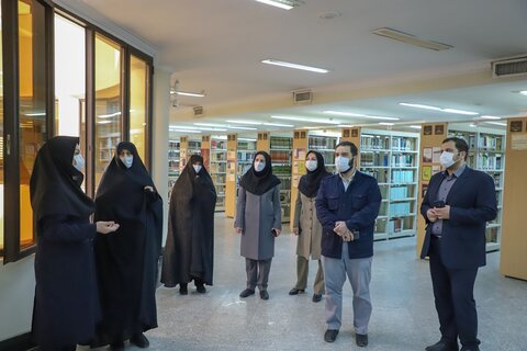 کتابخانه گردی مسئولان استانی در کتابخانه مرکزی همدان