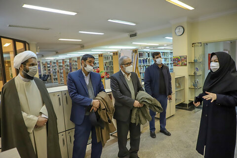 کتابخانه گردی مسئولان استانی در کتابخانه مرکزی همدان
