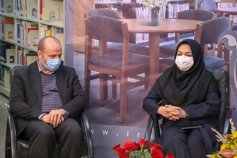 کتابخانه گردی مسئولان استانی در کتابخانه مرکزی همدان