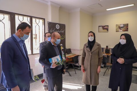 کتابخانه گردی مسئولان استانی در کتابخانه مرکزی همدان