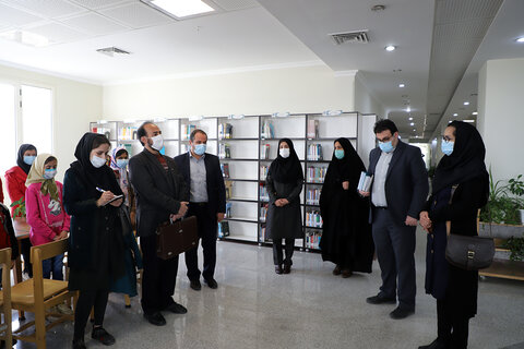 تور بازدید از کتابخانههای عمومی ویژه اصحاب رسانه استان همدان برگزار شد