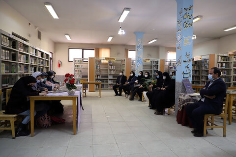 تور بازدید از کتابخانههای عمومی ویژه اصحاب رسانه استان همدان برگزار شد