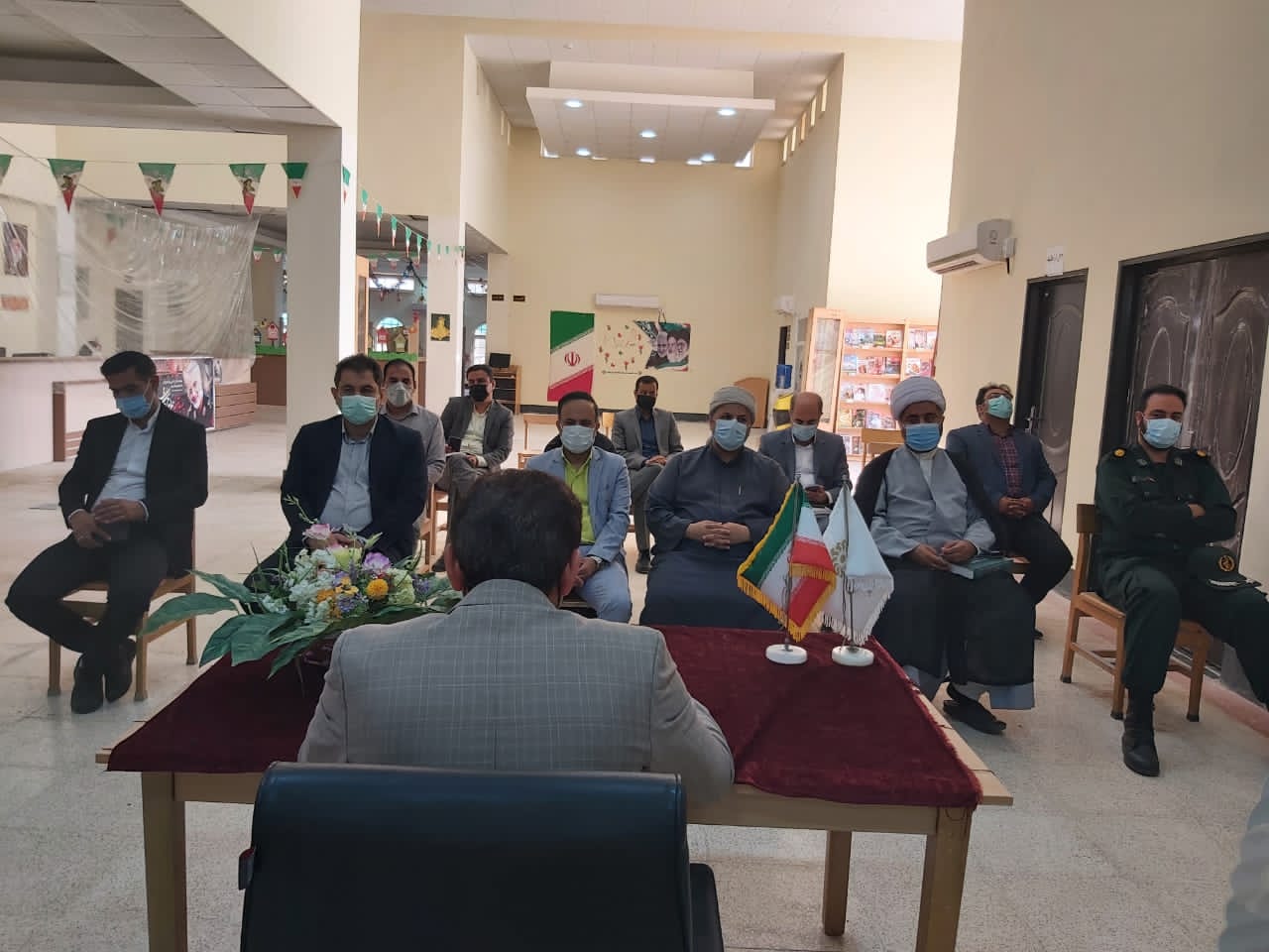 اجرای طرح ملی کتابخانه گردی و نشست کتابخوان ویژه مدیران دستگاههای اجرایی در شهرستان بندرلنگه