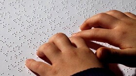 اهدای تعداد ۱۰۰ نسخه تقویم بریل به کتابخانه های مشهد، سبزوار و نیشابور