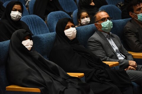 ویژه برنامه ملی روایت مادری با نقد و بررسی کتاب «لحظه های ناگزیر» در ایلام برگزار شد