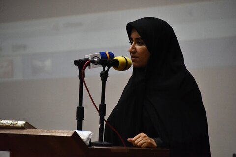 ویژه برنامه ملی روایت مادری با نقد و بررسی کتاب «لحظه های ناگزیر» در ایلام برگزار شد