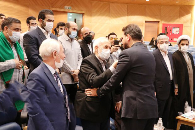 مراسم رونمایی از کتاب «میزان القرائه» برگزار شد