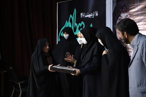 نشست «روایت مادری» در همدان برگزار شد