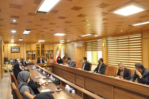 نشست کتاب خوان معلمین مروّج کتاب و کتابخوانی در رشت برگزار شد