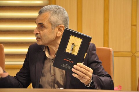 نشست کتاب خوان معلمین مروّج کتاب و کتابخوانی در رشت برگزار شد