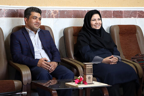 مدیرکل کتابخانههای عمومی یزد از معلمان سه آموزشگاه تقدیر کرد