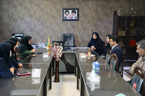 مدیرکل کتابخانههای عمومی یزد از معلمان سه آموزشگاه تقدیر کرد