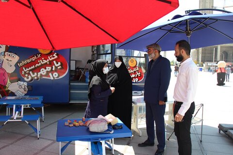 بازدید مدیرکل کتابخانه های عمومی استان تهران از کتابخانه سیار یار مهربان ۱۰