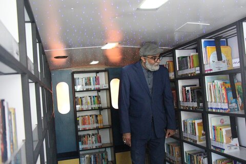 بازدید مدیرکل کتابخانه های عمومی استان تهران از کتابخانه سیار یار مهربان ۱۰
