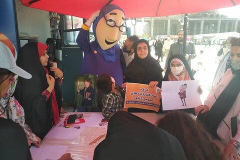 بازدید مدیرکل کتابخانه های عمومی استان تهران از کتابخانه سیار یار مهربان ۱۰