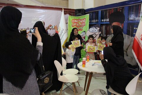 قصه گویی مریم امید خدا؛ مسئول کتابخانه عمومی ولیعصر(عج) در مصلی تهران