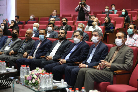 تحولات اجتماعی و فناورانه و نقش های جدید کتابخانههای عمومی