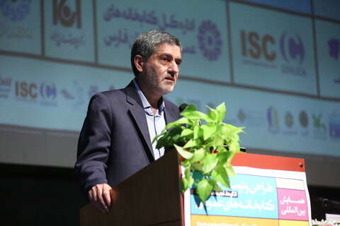 لزوم عمومی کردن کتابخانههای موجود و توسعه کتابخانههای عمومی برای ارتقاء فرهنگ کتابخوانی