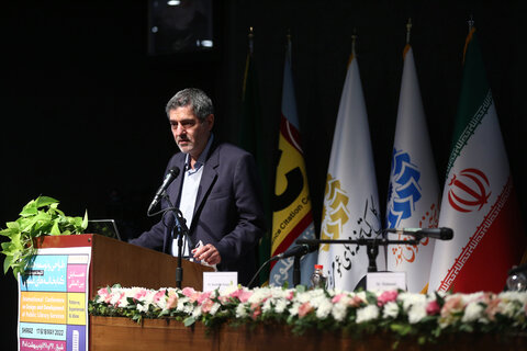 لزوم عمومی کردن کتابخانههای موجود و توسعه کتابخانههای عمومی برای ارتقاء فرهنگ کتابخوانی