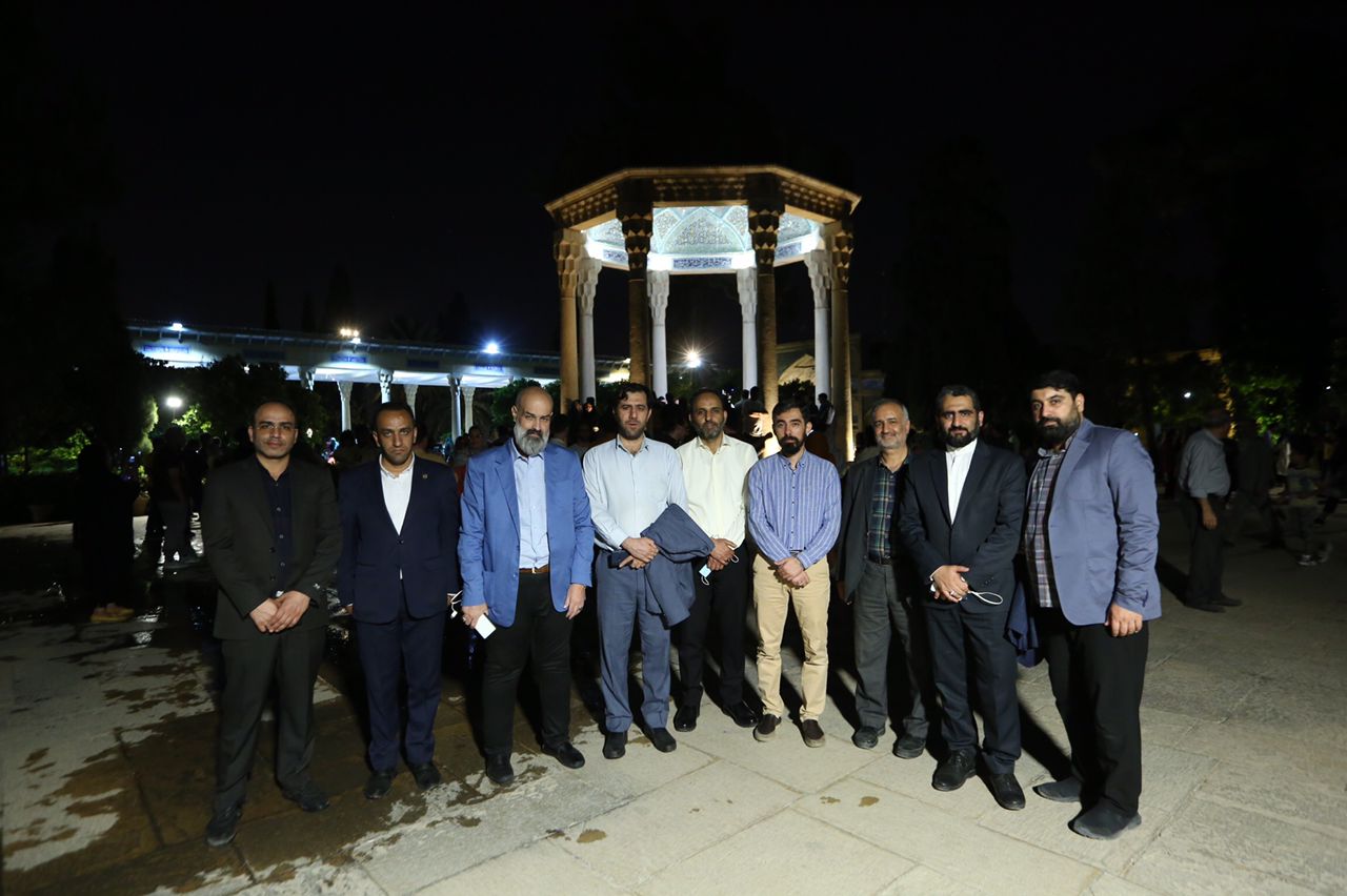 بازدید معاون مطبوعاتی و اطلاع رسانی وزیر فرهنگ و ارشاد اسلامی از کتابخانه تاریخی حافظیه شیراز