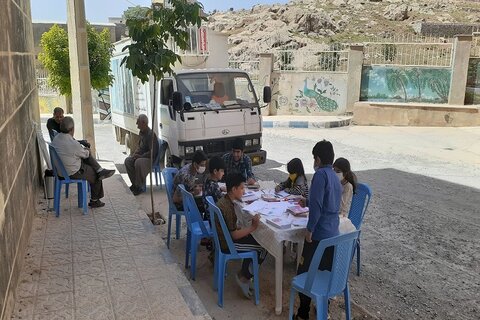 کتابخانه سیار شهدای گمنام شهرستان هرسین میزبان علاقه مندان به کتابخوانی شد