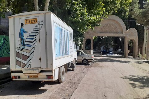 کتابخانه سیار شهدای گمنام شهرستان هرسین میزبان علاقه مندان به کتابخوانی شد