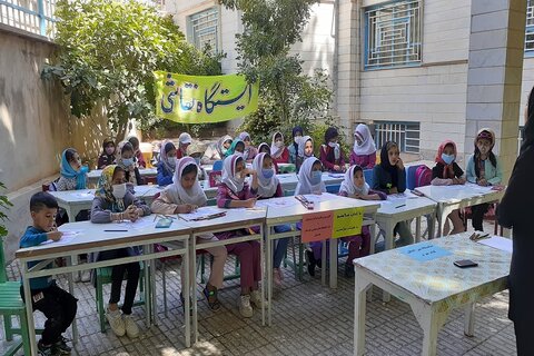 کتابخانه سیار شهدای گمنام شهرستان هرسین میزبان علاقه مندان به کتابخوانی شد