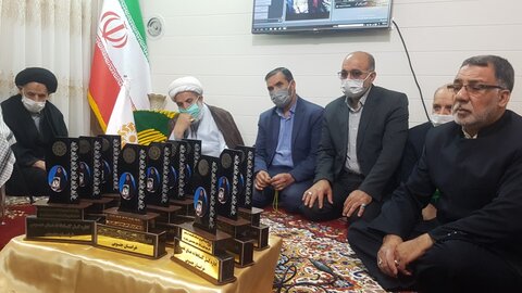 «روایت مادری» با محوریت کتاب «زندگی نامه و کارنامه خیر مدرسه ساز بانو نساء مزیدی مادر امیر سرلشکر خلبان شهید»