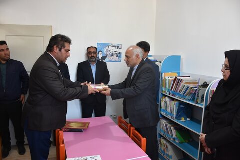 افتتاح اولین پیشخان خدمات کتابخانه ای استان آذربایجان شرقی در روستای مولان