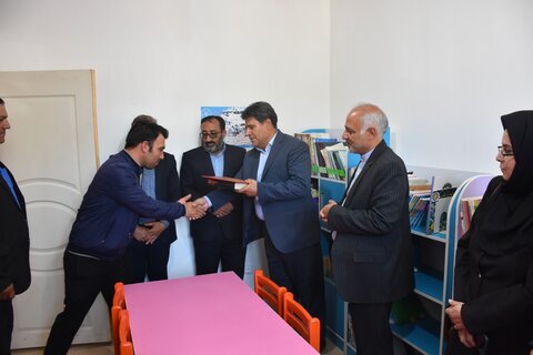 افتتاح اولین پیشخان خدمات کتابخانه ای استان آذربایجان شرقی در روستای مولان