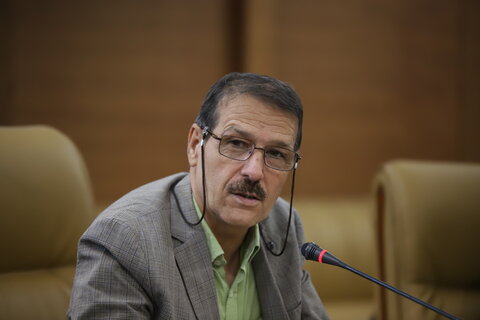 توجه به حوزه شعر و ادبیات، فرصت های تازه ای را در گفتگو با جامعه ایجاد می کند