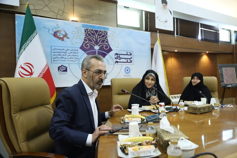 توجه به حوزه شعر و ادبیات، فرصت های تازه ای را در گفتگو با جامعه ایجاد می کند