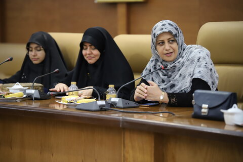 توجه به حوزه شعر و ادبیات، فرصت های تازه ای را در گفتگو با جامعه ایجاد می کند