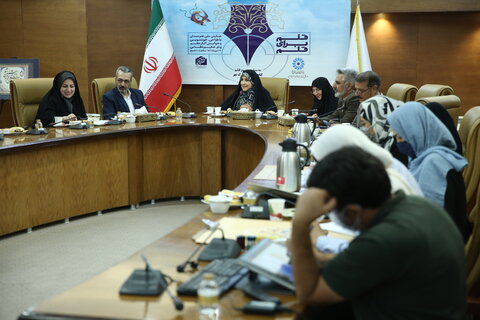 توجه به حوزه شعر و ادبیات، فرصت های تازه ای را در گفتگو با جامعه ایجاد می کند