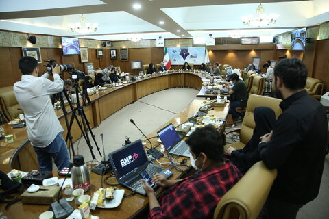 توجه به حوزه شعر و ادبیات، فرصت های تازه ای را در گفتگو با جامعه ایجاد می کند