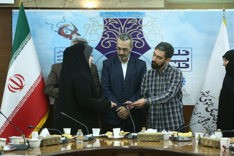 توجه به حوزه شعر و ادبیات، فرصت های تازه ای را در گفتگو با جامعه ایجاد می کند