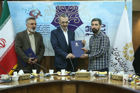 توجه به حوزه شعر و ادبیات، فرصت های تازه ای را در گفتگو با جامعه ایجاد می کند