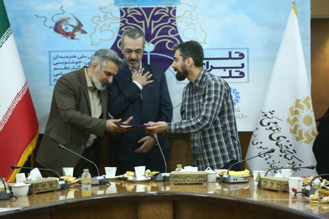 توجه به حوزه شعر و ادبیات، فرصت های تازه ای را در گفتگو با جامعه ایجاد می کند