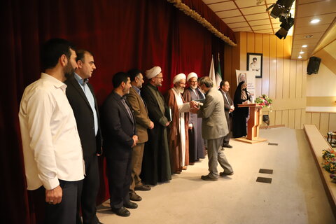 احیای محافل تاریخ و فلسفه در کتابخانههای عمومی