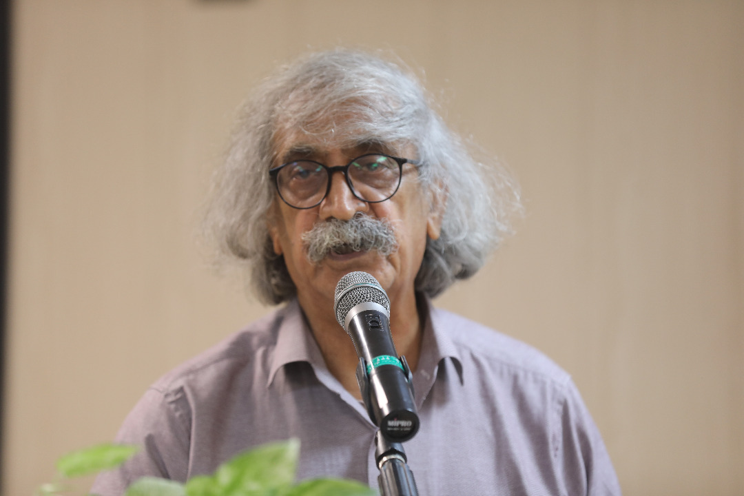 نویسندگان و صاحبان قلم به فرهنگ هویت و معنا میدهند