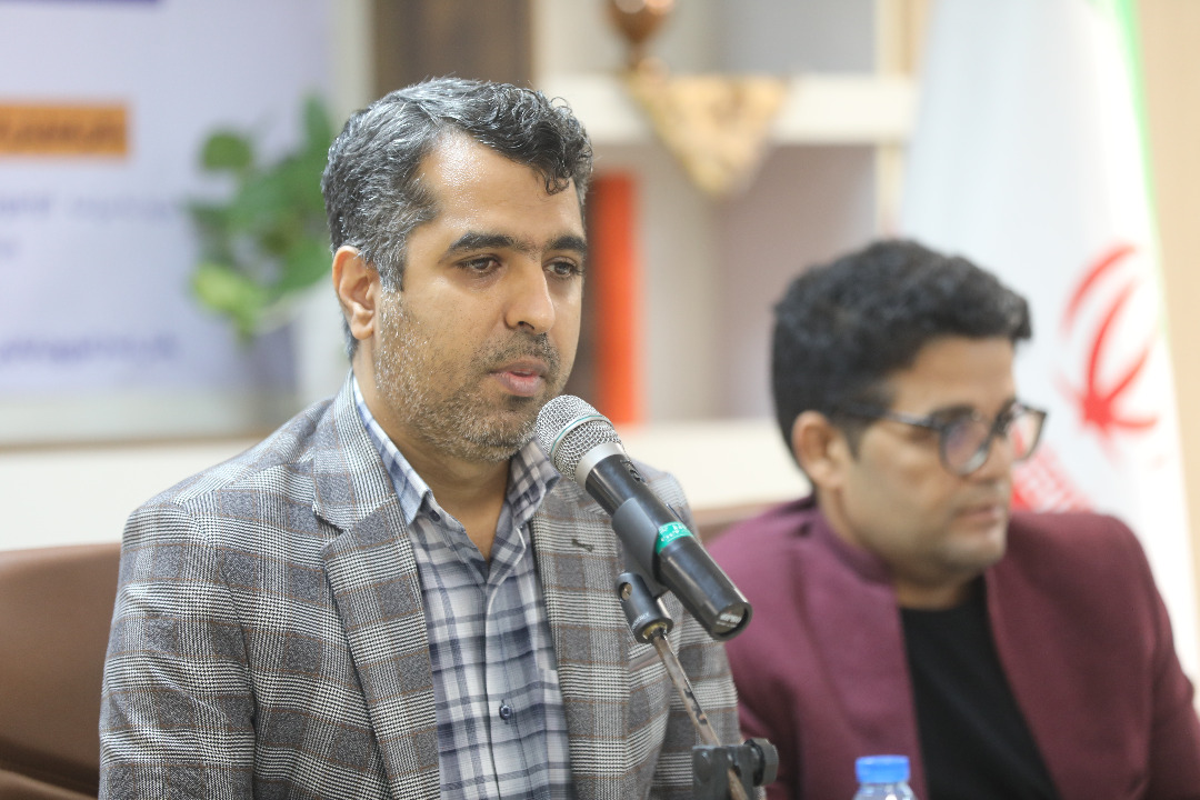 نویسندگان و صاحبان قلم به فرهنگ هویت و معنا میدهند