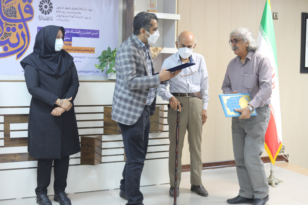 نویسندگان و صاحبان قلم به فرهنگ هویت و معنا میدهند